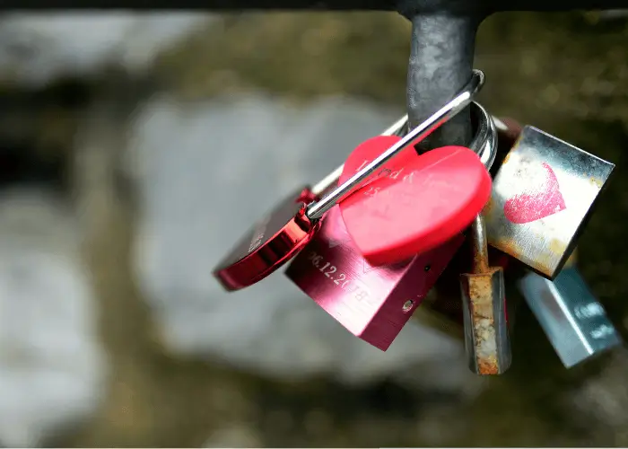 Locks to Symbolise Vow Renewal